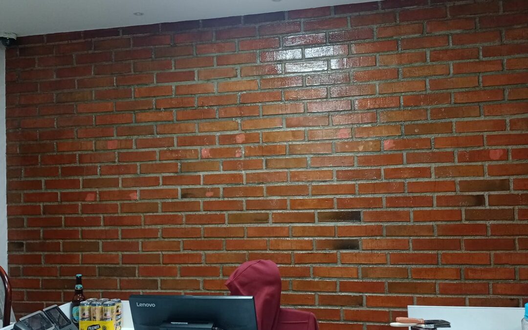 Pintura, mantenimiento de placas y colocación de alucobond