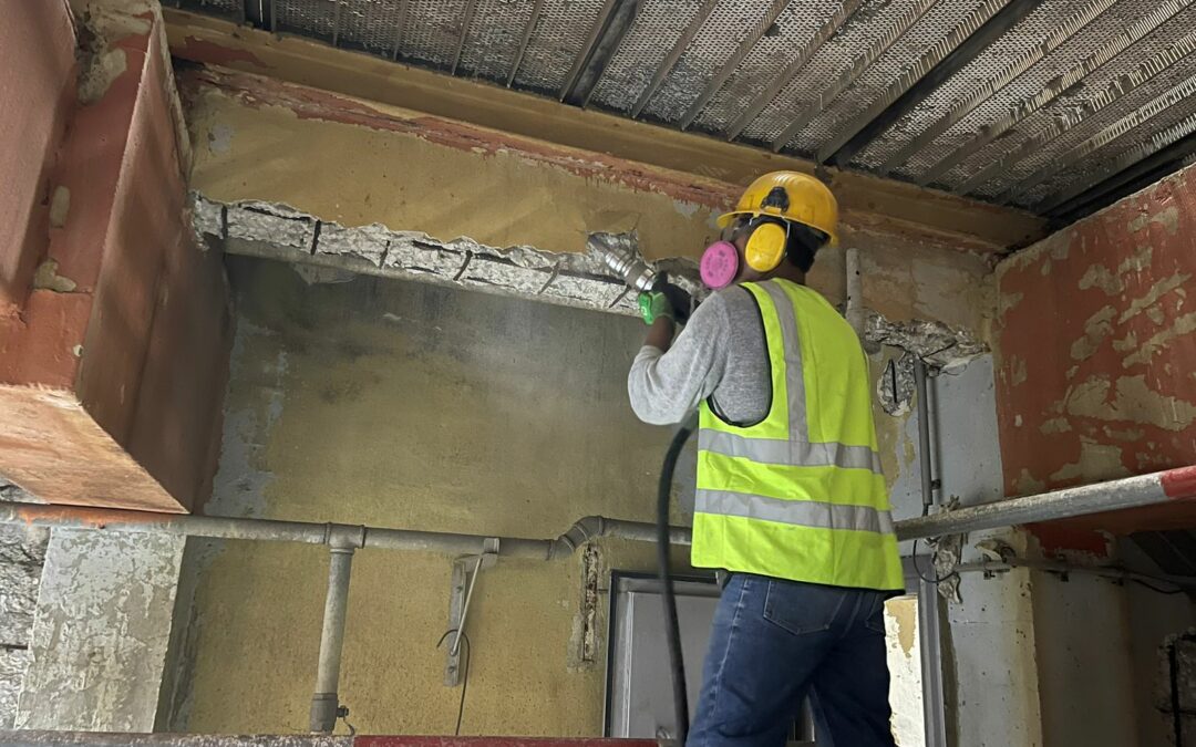 Reforzamiento de vigas, construcción de puertas de muro, construcción de ascensor